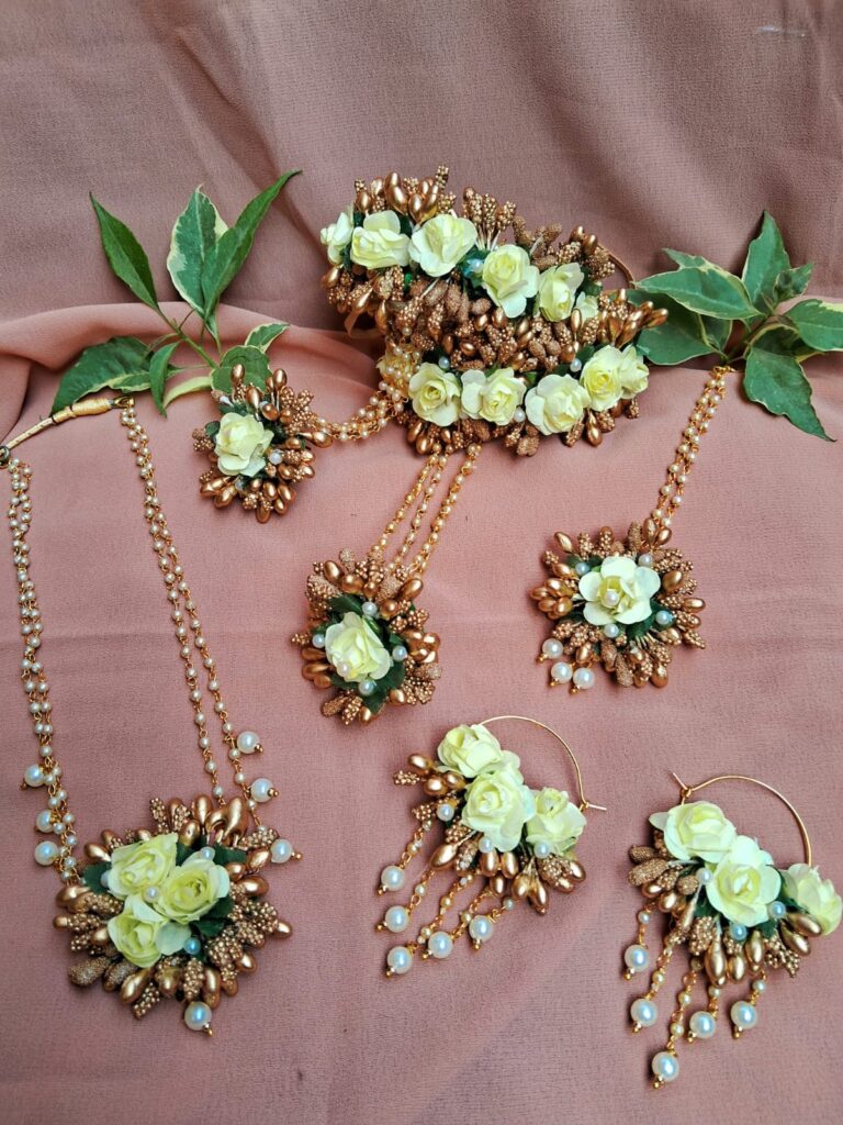 Flower jewellery- necklace set