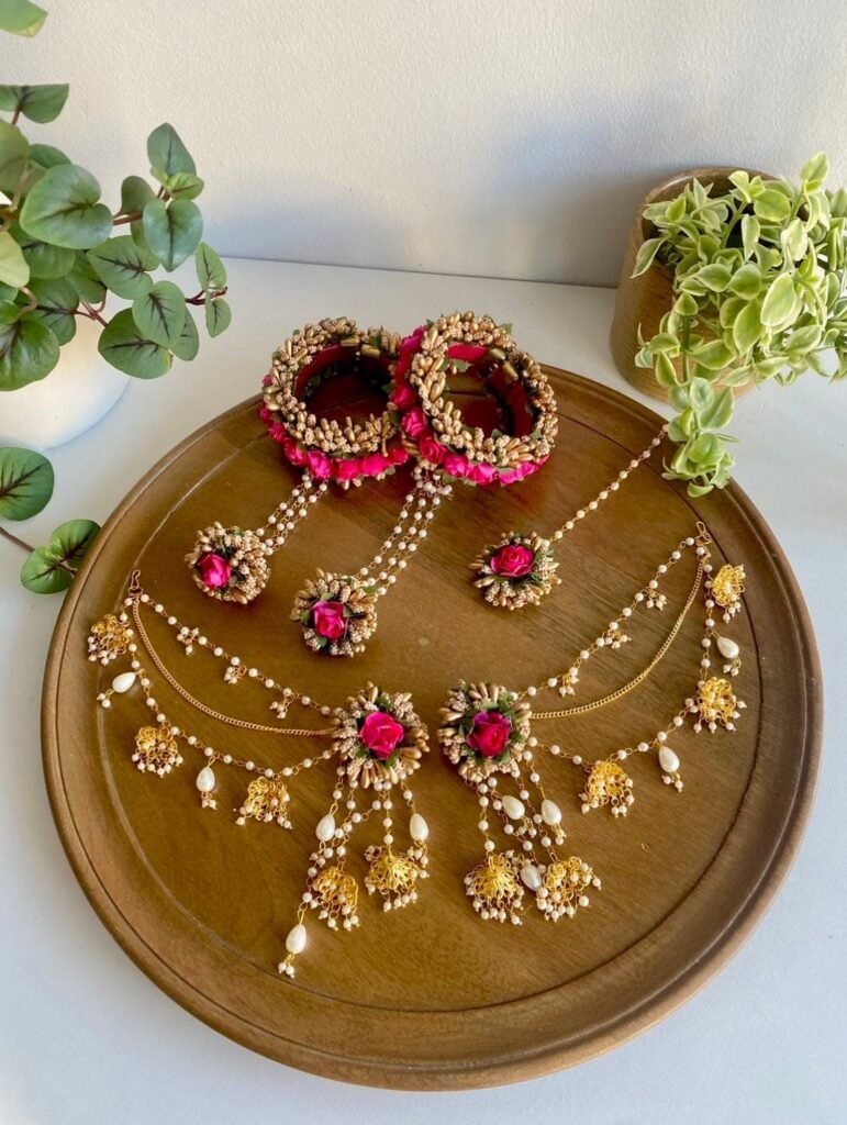 HathPhool with Earrings and Mangteeka